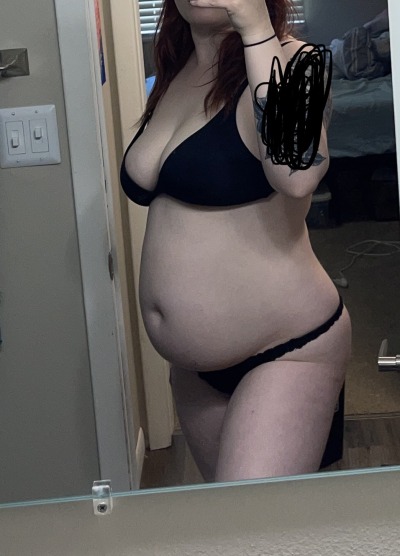 peach-belly:noticing this new gain has really settled into my hips and gut (empty)