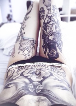 drawings-on-bodies:  Monami Frost