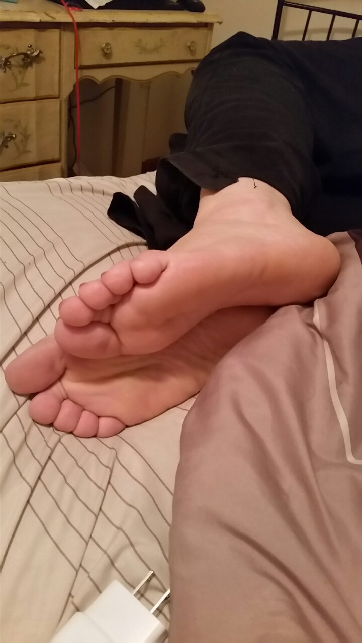 wifesbody:  A few of the wife’s sexy feet 