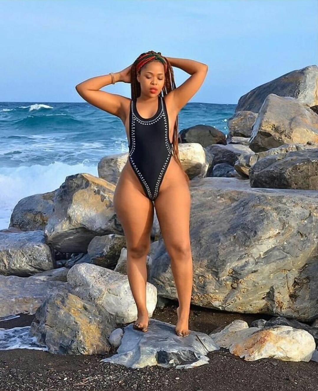 leemore-23:  Her shape tho! SMH up and down