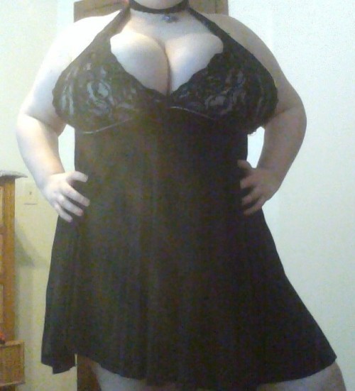 squishysuccubus: My friend gave me a cute little dress!! &gt;u&lt; It’s pretty showy, 