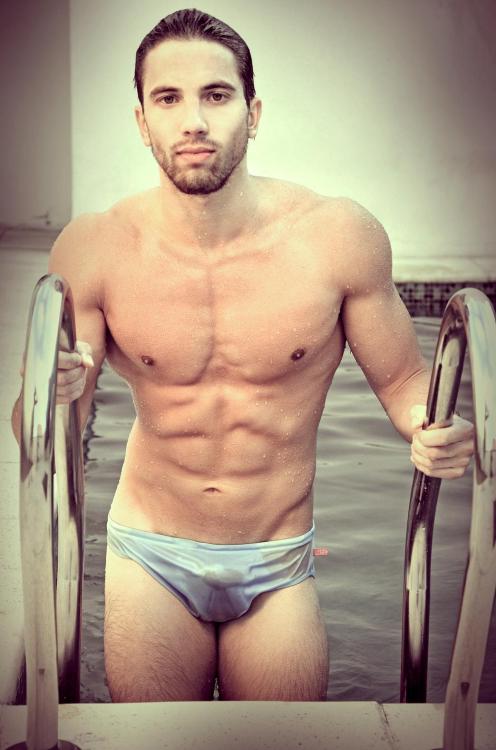lnyskies:  : Daian Zubieta   Love it, WOW!
