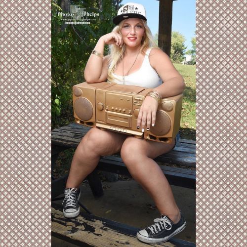 Spring is here…. we are starting to get out the house….. here is a spring shot with throwback of Eliza @realelizajayne embracing hip hop with this golden boom box #boombox #thick #sneaker #blonde #photosbyphelps #imakeprettypeopleprettier
