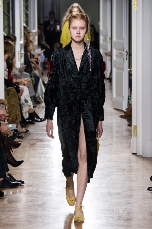 Alena Akhmadullina SS18