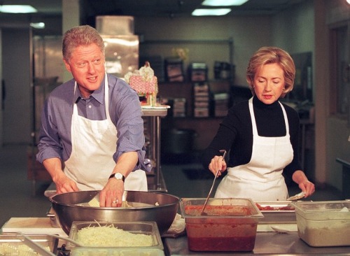 inastywomanalways: voiceswithoutcircus: Couples who cook together, stay together❤