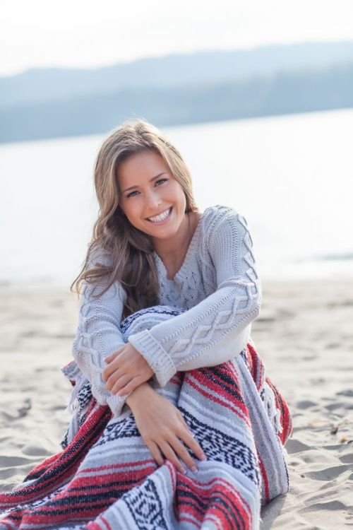 Fonte Pinterest , Vancouver WA Senior Portraits; Beach Senior Girl Photo Shoot fe06728e9f83c9e033d3e