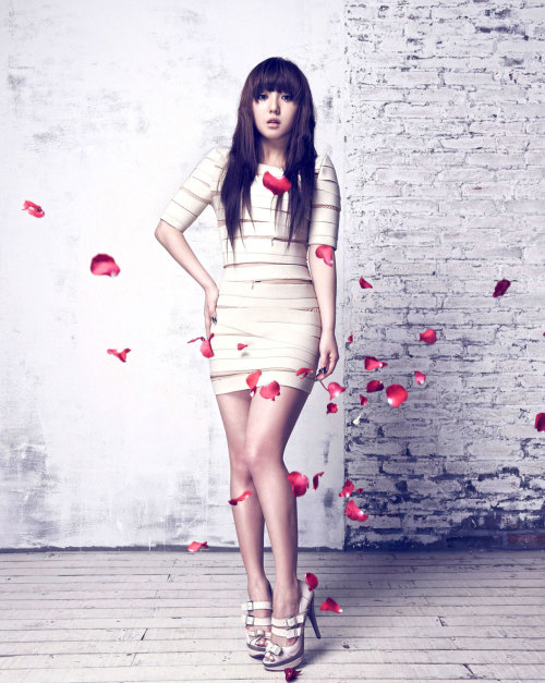 Bae SuzyFollow celebrity-legs-and-heels.tumblr.com/ for more!(via miss-a-touch-7.jpg (1275&ti
