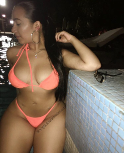 thicksexyasswomen:  jazziedadd:  SexyGorgeous.