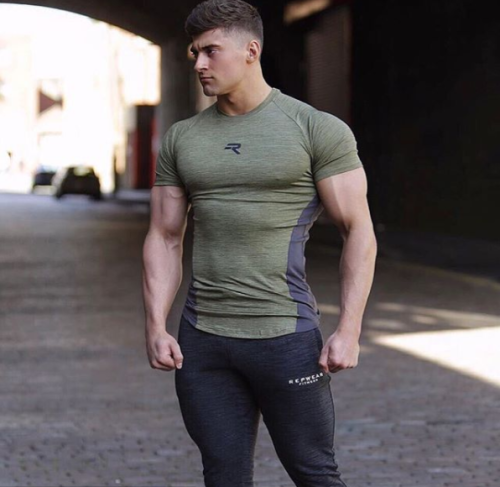dafyddbach: UK muscle hunk, Chris Pazienti For more muscle hunkery follow @dafyddbach 