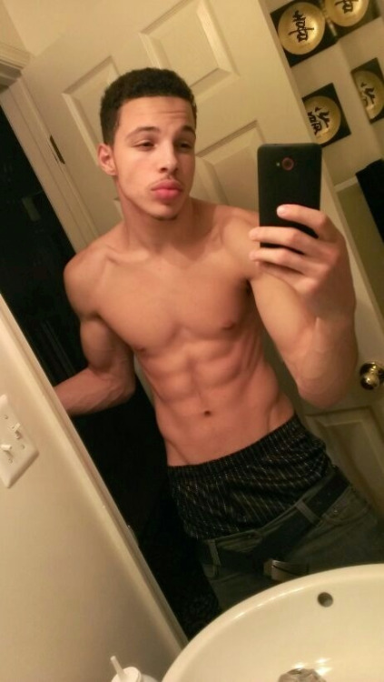 talldaddy:  adirtylilsecret:  I got his dick pic…and to say it’s big is an understatement ;-)  www.talldaddy.tumblr.com/archive  one sexy human being  