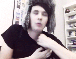  «Dan, show us your collar bones» 