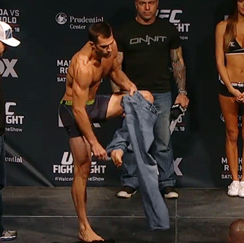 hotfamous-men:  Luke Rockhold