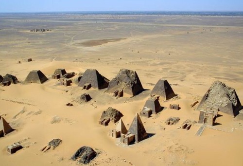 sixpenceee:The Forgotten Pyramids of SudanMore than 200km from the Sudanese capital Khartoum, the re