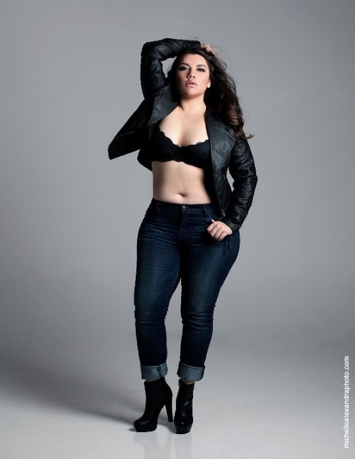 girlzwithcurves:  hourglassandclass:  Curvy and beautiful shot of model Mariesther Venegas For more body positivity and curves, check out my blog :)   <3
