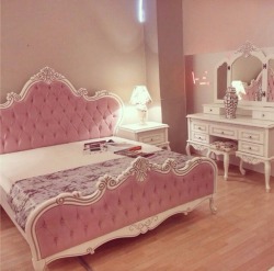 This bed for me &amp; a matching crib for Effie