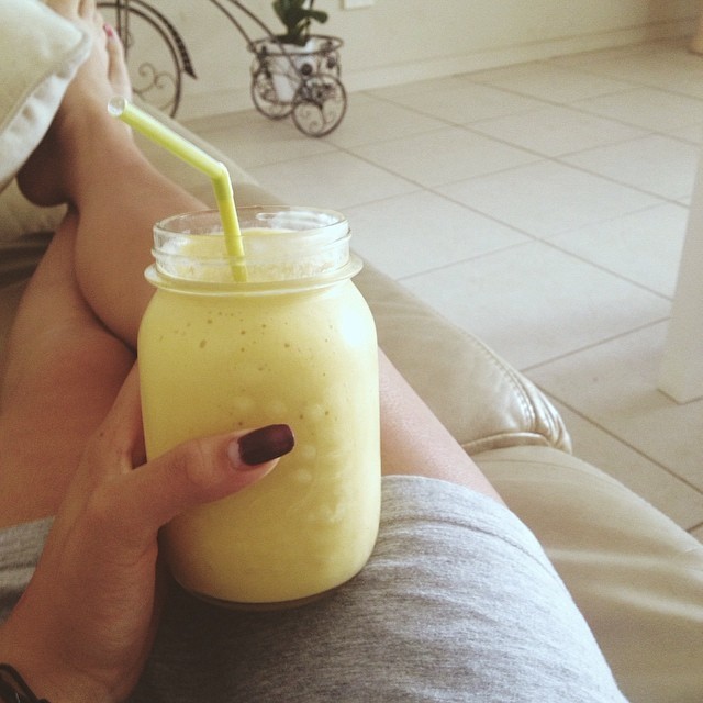 Vegan banana and mango smoothie