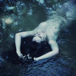 carnet-intime:  In deep blue water by pauline-greefhorst