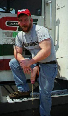 coolamigosecreto:  burlydaddy: Burly Daddy