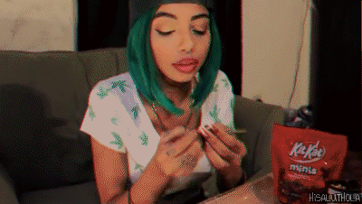 hisaluthola:  @pattyeffinmayo How to roll a blunt