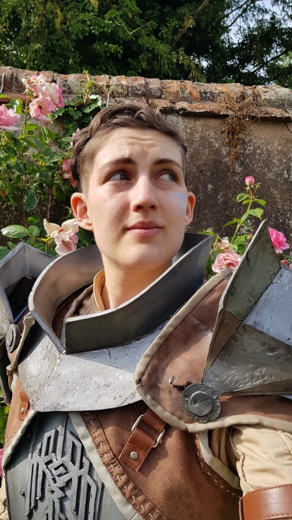 hattedhedgehog: It’s a “mercenary armour+flowers” Krem day. Trans knights for tran