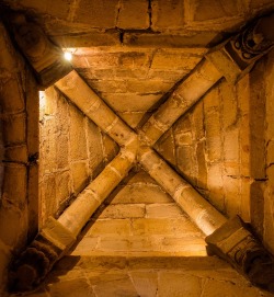 m1male2:Monasterio de Juan de Duero #Soria #España, uno de los conjuntos más significativos del románico castellano. Sólo se conservan la iglesia y las arquerías del claustro. Desde la 2ª mitad del s.XII en posesión de la Orden de los Caballeros