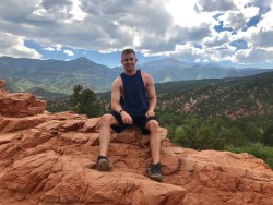 dontforgetshane:  Me featuring a nice red rock