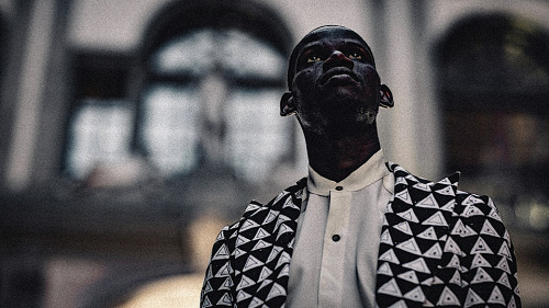 Menswear brand Ikiré Jones’s latest collection is called, THE UNTOLD RENAISSANCE. Inspired by his Ni