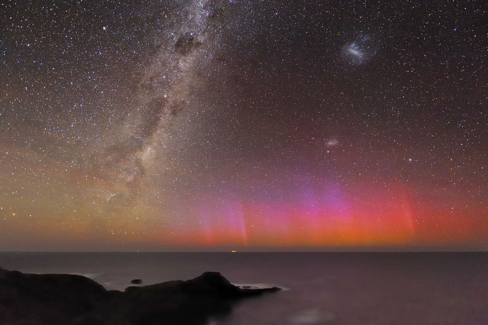gravitationalbeauty:  Red Aurora Over Australia  