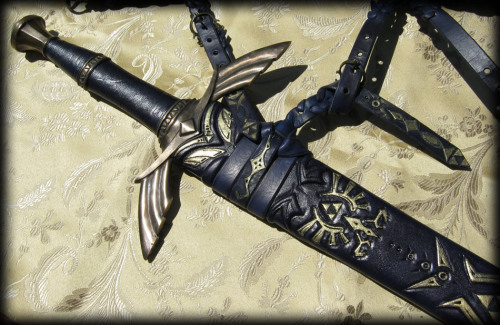 art-of-swords:Handmade Swords - Master Sword from ZeldaMaker &amp; Copyright: Brendan OlszowyMeasure