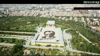 dennsokagi: Anıtkabir’de dünya rekoru  30 Ağustos Zafer Bayramı Haftası etkinlikleri kapsamında 6 bin gönüllü Anıtkabir avlusunda Atatürk portresi oluşturdu. Rekor kıran etkinlik Guinness Rekorlar Kitabı’na girdi 