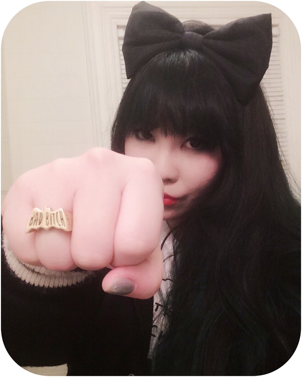bettyfelon:  today’s look [01.21.17] 💁🏻😼👊🏼💢 bow: handmade bad