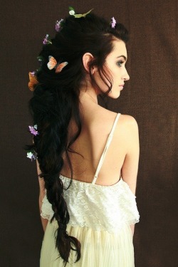 hippies-like-us:  This is my idea of wedding hair, if anyone is ever weird enough to marry me :P