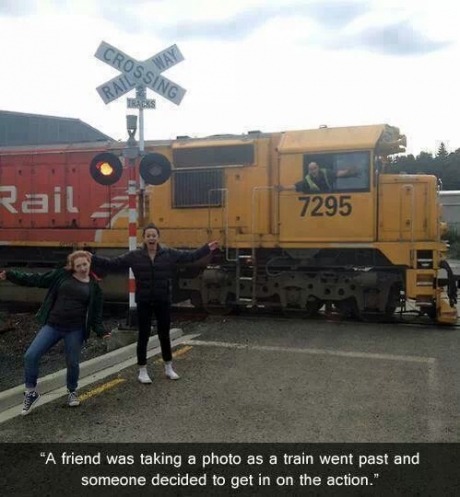 advice-animal:  Photo Bombhttp://advice-animal.tumblr.com/  Choo choo lv. Photobomb.