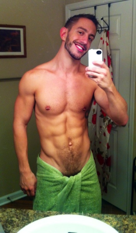 gaytaddicted:  <3 (via Bryan Cole on Guys with iPhones)