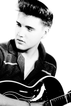 vinceveretts:  Elvis photographed for RCA