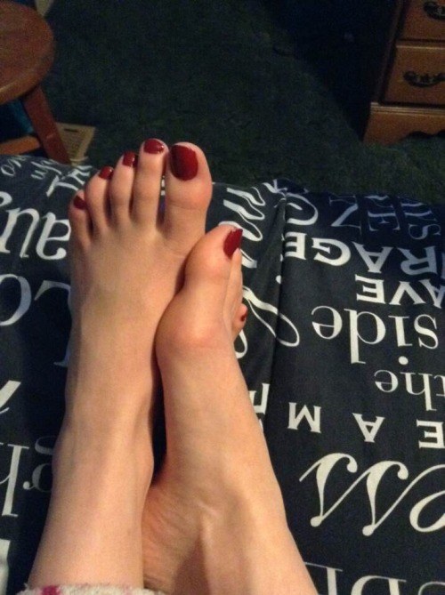 wvfootfetish: rahooray:fidlar-lover: My girlfriend perfect red toes  #feet #teen #sex #porn #footjob