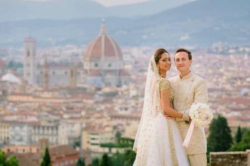 Stunning bride wearing @sabyasachiofficial for her #fusionwedding in #Tuscany . . . #DreamWeddings #