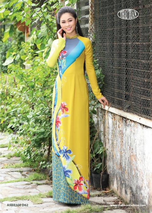 Vietnamese ao dai by Thai Tuan