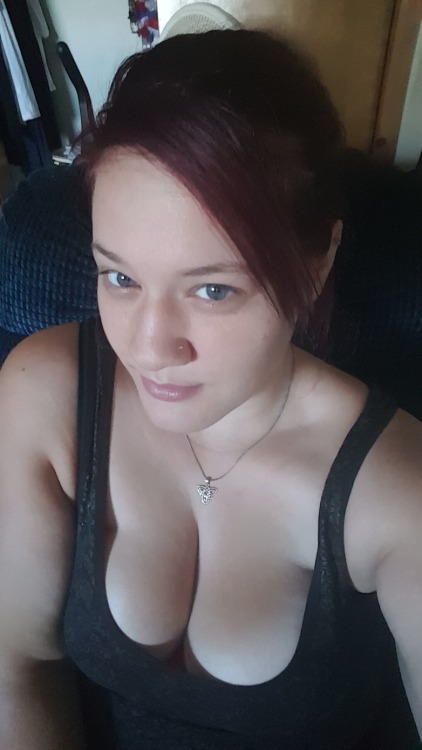 xpoisonivyx1219: Feeling good today, who’s with me?!What a gorgeous set of tits!