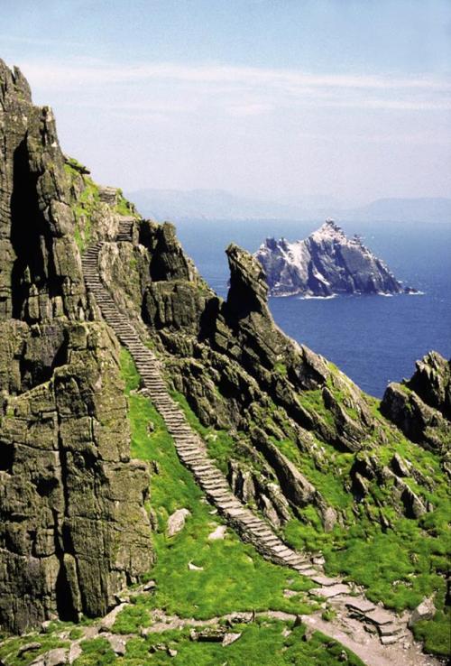 oglaighnaheireann: The monk’s staircase on Skellig Michael, Co Kerry, Ireland