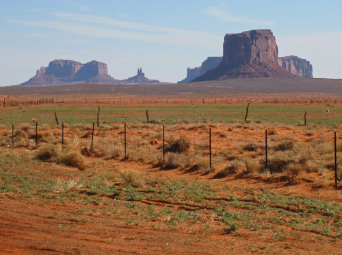 Monument Valley, Arizona By Tom Constable Via Flickrhttps://flic.kr/p/aEVB7H
