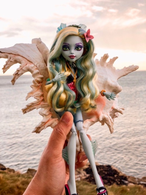 Sea fairy ‍♀️ (I have to asked my bae to hold her, as I nearly dropped her last time x)