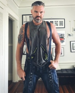 lancenavarro:  My look for the day.  @nastypig