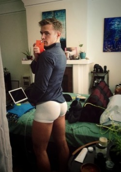 hotbeautifulboys:  That’s one fine ass