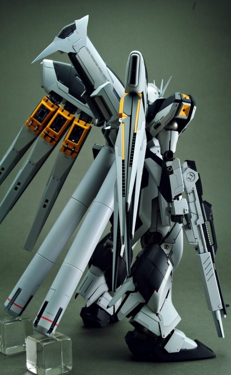 ani-plamo:1/100 MG Hi-ν Gundam Ver.Ka. [Nu-Gundam Custom] by FreeStyle