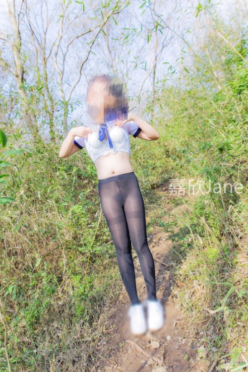 mfjxjane: 【嘉欣宝宝】 宝宝因为家里的事有一段时间没上汤，大家想宝宝了吗？喜欢宝宝的哥哥可以加宝宝的微信进行投喂噢，希望哥哥们可以多支持宝宝，宝宝可以多买两套可以外露的衣服，宝宝微信：slj