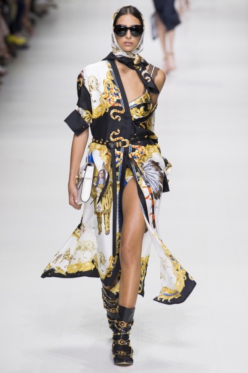 myasianpersuasion:versace - spring 2018 rtw.