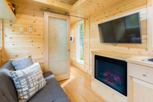 ♡♡♡♡♡   I love the tiny house movement.  Wish i had one.  My studio apartment is about the same size as a lot of the tiny houses (240ish square feet), but mine was not purpose built for that kind of thing (i.e. NO built in storage outside the