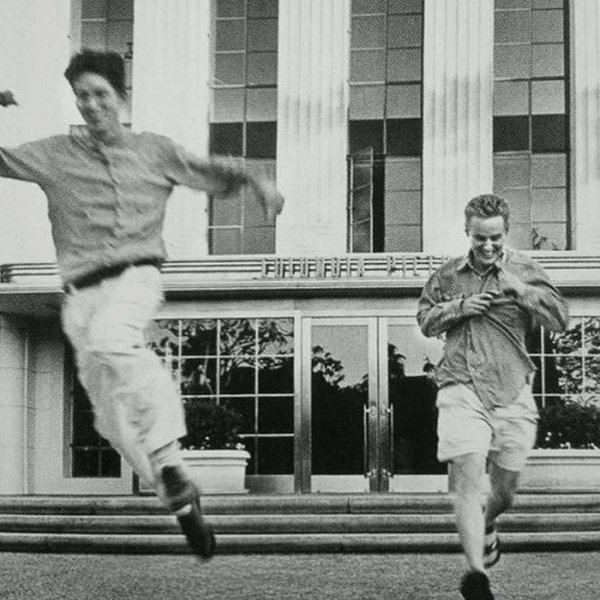 itchycoil: astuart:  1994 :: Wes Anderson and Owen Wilson leaving Columbia pictures