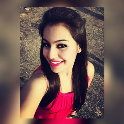 vaishnavali:  Wow! She is from chennai! My friends daughter. Omg can’t believe it’s someone I know. Milk white skin. So sexy.